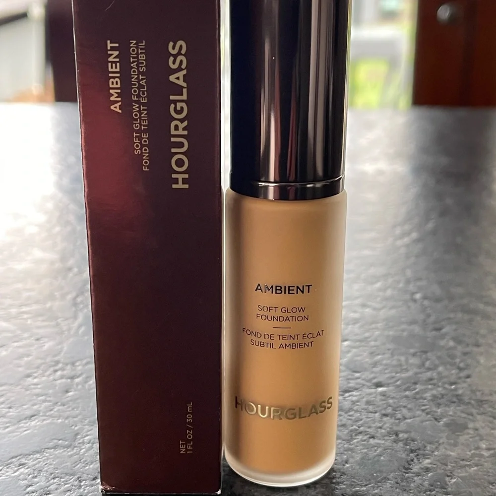 Hourglass Ambient Soft Glow Foundation no. 13 Medium Deep Warm Undertones